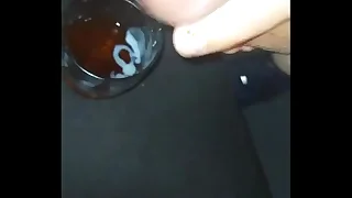 Fetiche gozei no copo com refrigerante pra você tomar tudinho. .com/alleckdotado